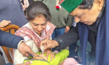 स्वास्थ्य मंत्री ने किया पोलियो टीकाकरण अभियान का शुभारम्भ... बच्चों को पोलियो खुराक पिलाई