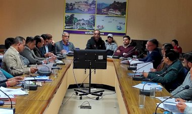 हमीरपुर : आदर्श आचार संहिता लागू होने के बाद त्वरित कदम उठाएं अधिकारी