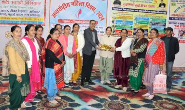 महिलायें प्रत्येक क्षेत्र में पुरूषों के साथ कंधे से कंधा मिलाकर चल रही हैं : एल.आर. वर्मा