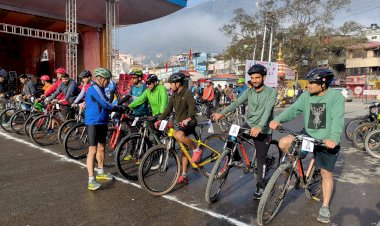 साइकिल स्पर्धा  में  वंश कालिया, सुनील बरंगपा और आराध्य प्रथम