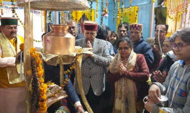 राजीव बिंदल ने महाशिवरात्रि के अवसर रानीताल शिव मंदिर में शीश नवाया