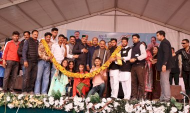 मुख्यमंत्री ने इंदौरा विधानसभा क्षेत्र में राजीव गांधी मॉडल डे बोर्डिंग स्कूल खोलने की घोषणा की