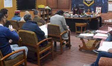 उपायुक्त तोरूल एस रवीश ने की लोकसभा चुनाव के लिए स्वीप अभियान की रूपरेखा को लेकर बैठक की अध्यक्षता 