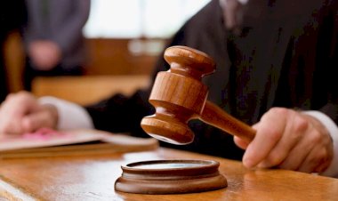 मतदाताओं को लुभाने अथवा डराने पर एक वर्ष कारावास की सजा का प्रावधान