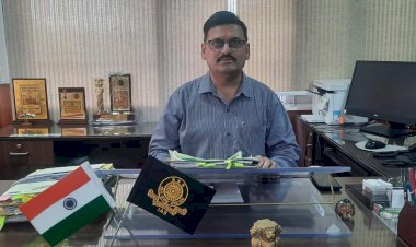 आधार कार्ड अवश्य अपडेट करवायें  : एल.आर. वर्मा