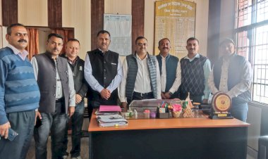 नाहन : उप निदेशक अजीत चौहान तथा राजीव ठाकुर से मिला प्रवक्ता संघ