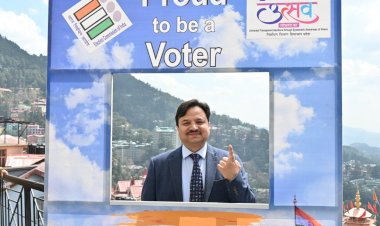 जिला निर्वाचन अधिकारी ने किया हस्ताक्षर अभियान एवं सेल्फी प्वाइंट का शुभारंभ