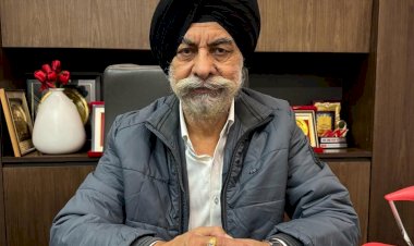 होली के रंगों से आँखों को बचाएं --------डॉक्टर महिन्दर  सिंह बासु