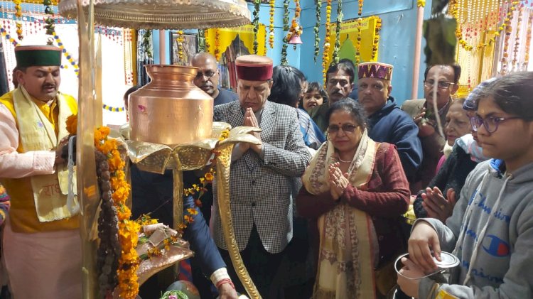 राजीव बिंदल ने महाशिवरात्रि के अवसर रानीताल शिव मंदिर में शीश नवाया