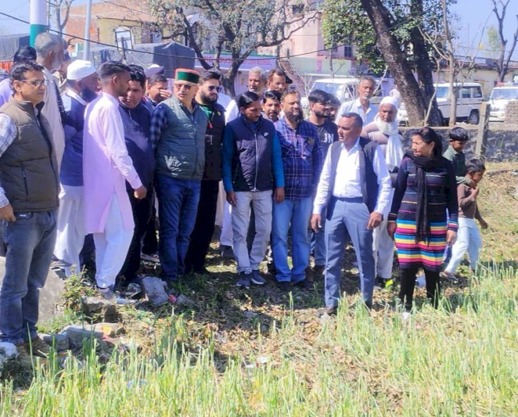 विधायक अजय सोलंकी ने किया मिश्रवाला, क्यारदा और मेलियो पंचायत का दौरा, फसलों  नुक्सान का लिया जायजा 