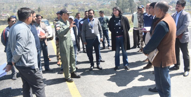 उपायुक्त तोरुल एस रवीश ने भुंतर स्थित हवाई अड्डे पर निर्माणाधीन एनसीसी हैंगर का जायजा लिया