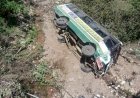 ट्राले की टक्कर से बस पुल से नीचे गिरी,दर्जन भर यात्री हुए घायल