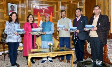 राज्यपाल ने डॉ. किरण चड्ढा द्वारा लिखित ‘डलहौजी थू्र माई आइज’ पुस्तक का विमोचन किया
