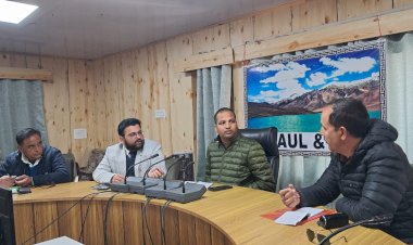 केलांग में मीडिया प्रमाणन एवं निगरानी समिति एमसीएमसी के सदस्यों  की बैठक आयोजित