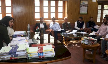 उपायुक्त कुल्लू तोरुल एस रवीश ने  एनएचएआई व लोक निर्माण विभाग के अधिकारियों के साथ की बैठक 