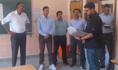 डीसी अमरजीत सिंह ने सुजानपुर में मतगणना केंद्र और स्ट्रांग रूम का निरीक्षण किया