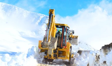 लाहौल व स्पीति वैली को जोड़ने वाले मार्ग कुंजम दर्रा अप्रैल के अंतिम सप्ताह में किया जाएगा बहाल