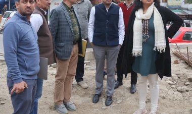 उपायुक्त कुल्लू तोरुल एस रवीश ने  किया सेऊ बाग स्थित  निर्माणाधीन  दृष्टि बाधित आवासीय स्कूल का दौरा।