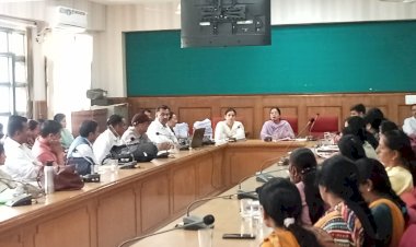 पात्र वरिष्ठ एवं दिव्यांग मतदाताओं को घर से मतदान की सुविधा प्रदान करने पर जागरूक किए बूथ स्तर अधिकारी