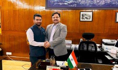 उपायुक्त ने बीडीओ टूटू अनमोल को यूपीएससी परीक्षा पास करने पर दी बधाई