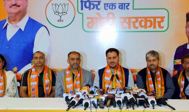 अपने पिता स्वर्गीय श्री वीरभद्र जी की प्रतिमा को नहीं दिला पाए 2 गज ज़मीन, तो मंडी के मुद्दे क्या हल करेंगे विक्रमादित्य- राकेश जमवाल