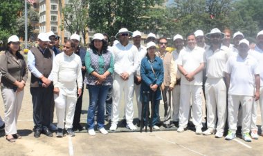 स्वीप  के तहत आयोजित क्रिकेट मैच में जिला प्रशासन इलेवन ने प्रेस क्लब को 32 रनों से हराया