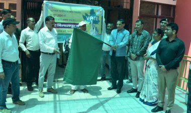 बिलासपुर में  मुख्य सचिव ने निर्झर को हरी झंडी देकर किया रवाना