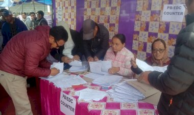 लाहौल स्पीति में ईवीएम और वीवीपैट को लेकर पोलिंग ऑफिसर्स को दी ट्रेनिंग