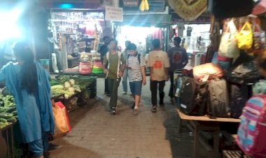 अतिक्रमण हुआ बेकाबू ......  प्रमुख बाजार में कई स्थानों पर चलना मुश्किल  -अतिक्र मण करने वाले दुकानदारों में  ऊं ची पंहुच वाले ज्यादा