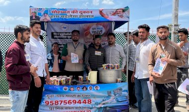 "मोहब्बत की दुकान" खोलकर NSUI ने दी कांग्रेस की युवा न्याय गारंटी की जानकारी