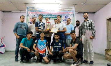पंडोह वारियर टीम बनी फ्रेंडली वॉलीबॉल मैच की विजेता