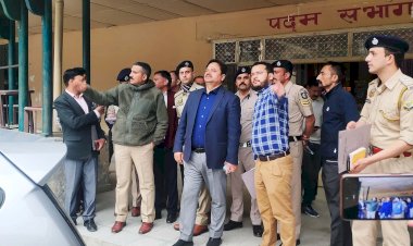 जिला निर्वाचन अधिकारी ने रामपुर विस क्षेत्र के मतदान केंद्रों का किया निरीक्षण