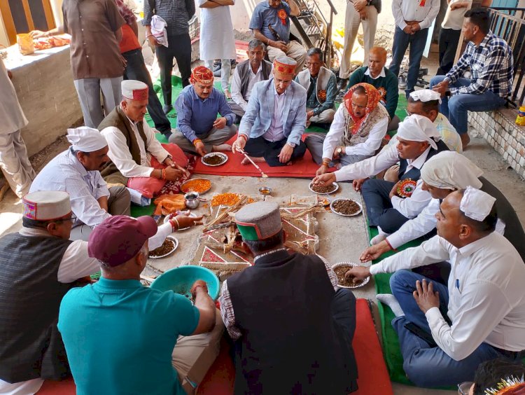 मेले और त्यौहार हमारी प्राचीन संस्कृति  के संरक्षण में अहम भूमिका निभाते हैं- सुमित खिमटा