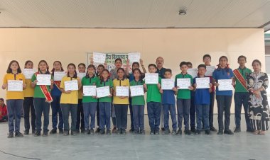 केंद्रीय विद्यालय नादौन में विद्यार्थियों को दिए प्रशस्ति पत्र