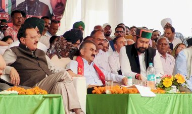 भाजपा सरकार ने खजाना लुटाकर प्रदेश को कंगाल किया : मुख्यमंत्री