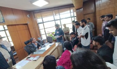 हिमाचल प्रदेश विश्वविद्यालय एसएफआई इकाई ने परीक्षा नियंत्रक को सौंपा ज्ञापन