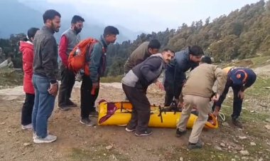 भारतीय मूल की दो महिला पर्यटकों का चूडधार की तीसरी से भारतीय वायु सेना के चीता हेलीकाप्टर से सकुशल रेस्क्यू हुआ - सुमित खिमटा