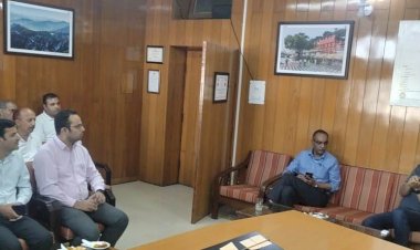 निर्वाचन आयोग के सामान्य पर्यवेक्षक पहुंचे हमीरपुर, अधिकारियों से ली चुनाव प्रबंधों की जानकारी