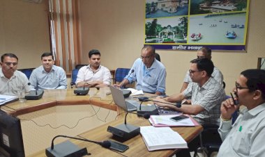 सामान्य पर्यवेक्षक को चुनाव की तैयारियों से करवाया अवगत