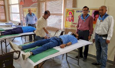 आईटीआई नाहन में हुआ 40 यूनिट रक्तदान, उपायुक्त सुमित खिमटा ने रक्तदान शिविर का किया शुभारम्भ