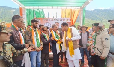 रवि ठाकुर दूसरे कांग्रेसी विधायकों को 15 करोड़ का लालच देकर भाजपा में मिलने को उकसाते रहेः सीएम