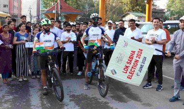 जिला निर्वाचन अधिकारी ने साइकिलिंग एक्सपीडिशन को किया रवाना