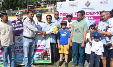 जिला निर्वाचन विभाग कुल्लू व साइकलिंग एसोसिएशन के संयुक्त तत्वाधान में मतदाताओं को मतदान के प्रति किया जागरूक