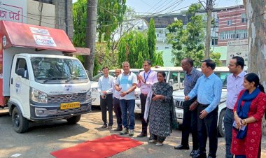 मंडल आयुक्त राखिल काहलों ने मतदाता जागरुकता वाहन को किया रवाना