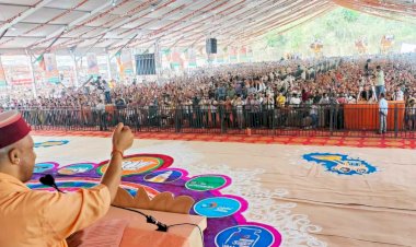 कांग्रेस के अंदर औरंगजेब की आत्मा घुस गई है : योगी