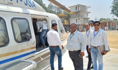 व्यय पर्यवेक्षक की उपस्थिति में योगी आदित्यनाथ के हैलीकॉप्टर का निरीक्षण