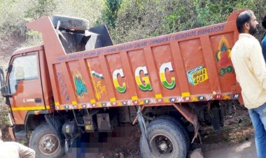 टिप्पर की चपेट में आने से 2 चचेरे भाइयों की मौत