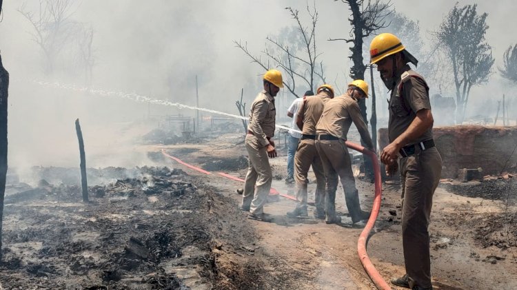 लाल सिंगी अग्नि कांड प्रभावितों की मदद के लिए तत्परता से काम कर रहा प्रशासन