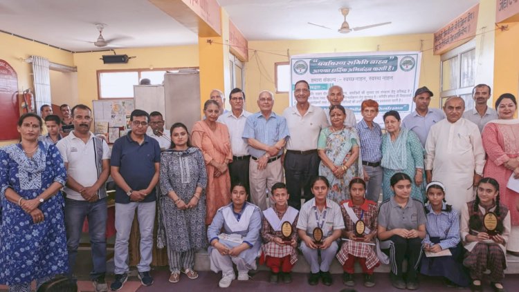 दोहावली वाचन प्रतियेगिता मेँ एवीएन की  स्निग्धा यादव और डीएवी की अवनी शर्मा ने प्राप्त किया संयुक्त रूप से प्रथम पुरस्कार