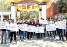 एसएफआई ने विश्वविद्यालय में  NTA के खिलाफ NEET परीक्षा में हुए भ्रष्टाचार एवं कुप्रबंधन के खिलाफ धरना प्रदर्शन किया
